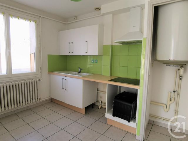 Appartement T4 à louer ST LAURENT DU CROS